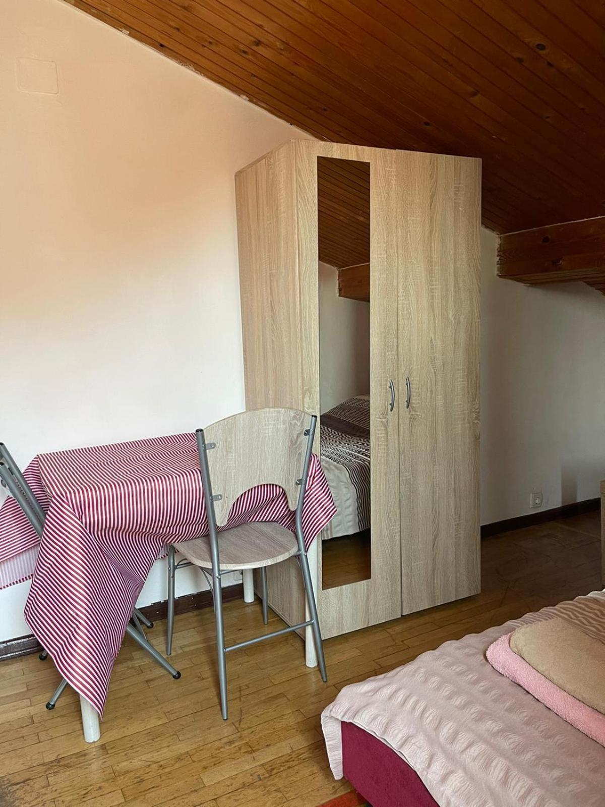 Roman Arch- Low Budget Doublebed Room In Top Center 普拉 外观 照片