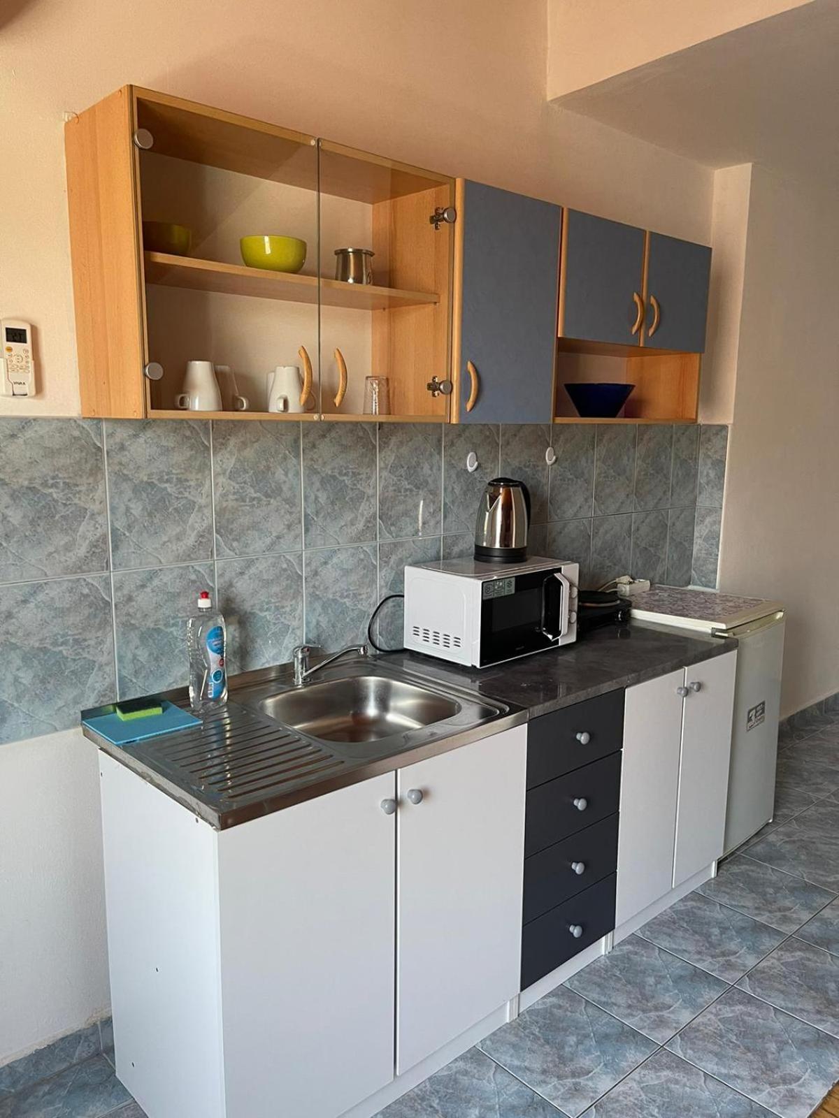 Roman Arch- Low Budget Doublebed Room In Top Center 普拉 外观 照片